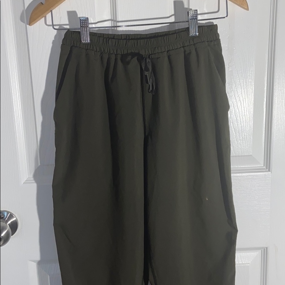 Lululemon- thin pants/sweats